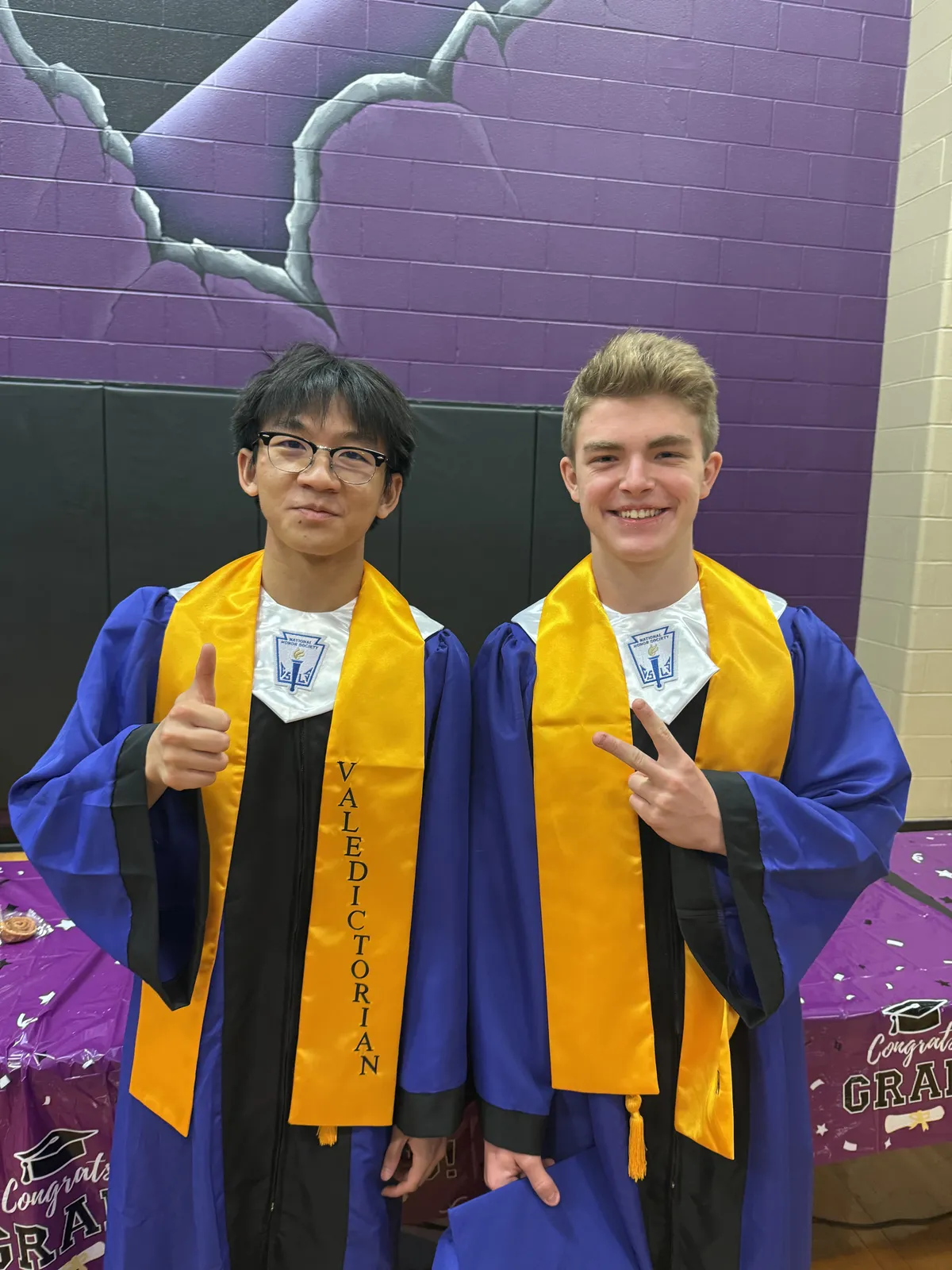 gold stoles